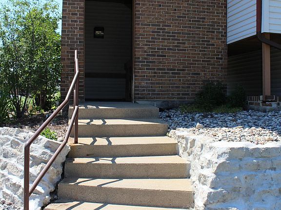 5th image of 1570 W Pond Dr APT 25
