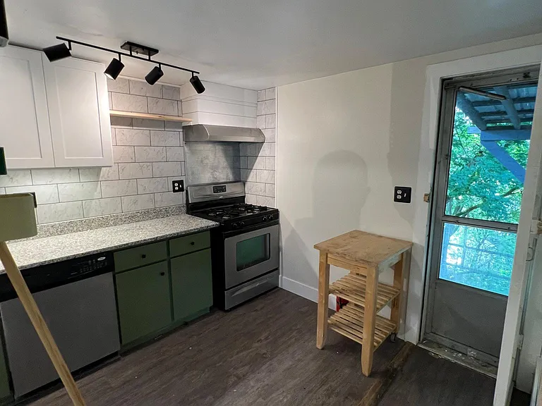 415 E Seneca St #3 — Photo 3