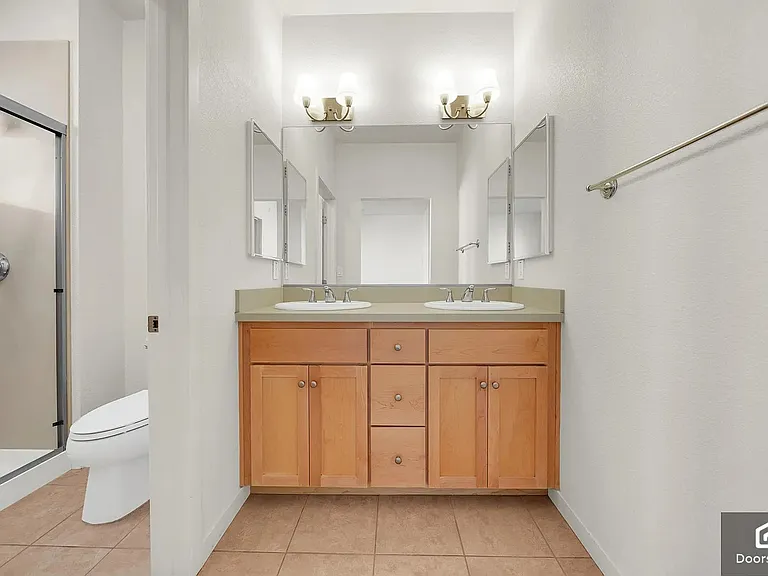 full bath 1 in 3rd floor