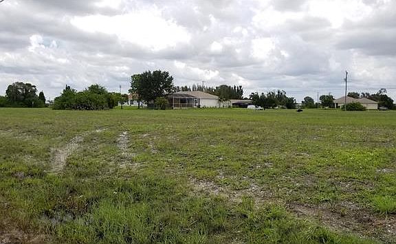 5th image of 237 Chiquita Blvd N