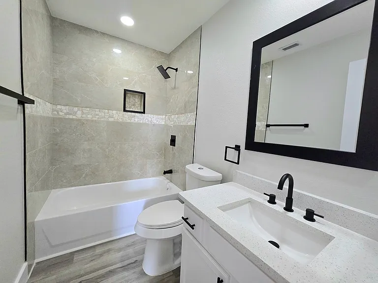 2467 Mallory Ln — Photo 7