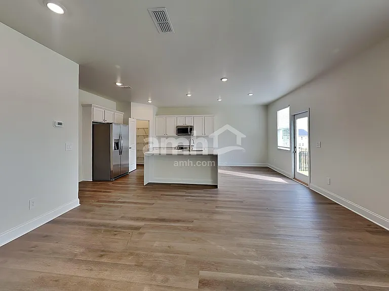 3327 Emzy Dr — Photo 6