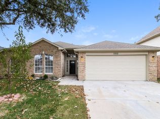 5912 Hillview Dr, Watauga, TX 76148
