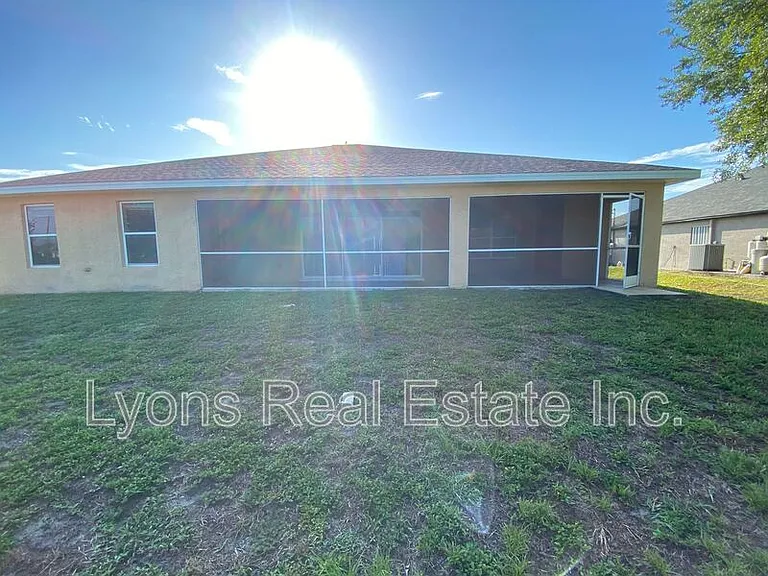 1104 NW 11th Pl — Photo 31