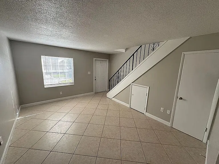 Bright 2-Bed Townhome with Pool, In-Unit Laundry, and Central A/C 55 Needle Blvd, Merritt Island — Photo 3