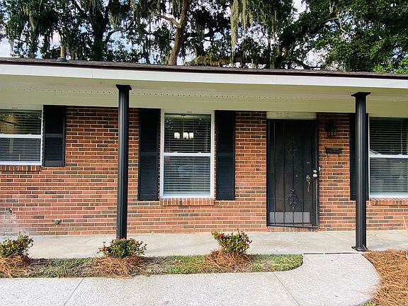 3rd image of 2212 N Parkwood Dr
