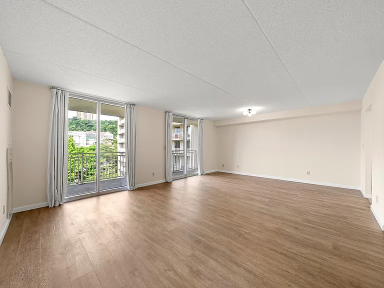 1077 River Rd #606 — Photo 3