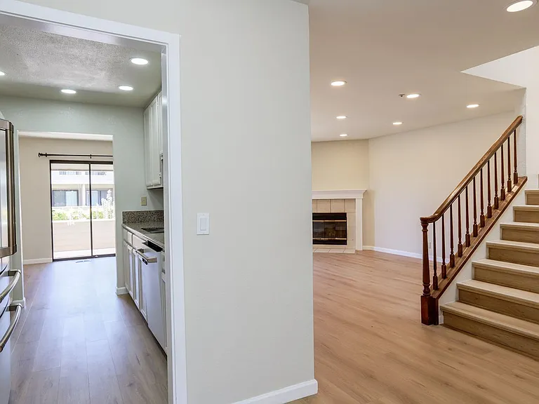 223 Bonita Ln — Photo 2