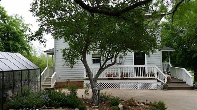 1st image of 3923 Lakeview Dr