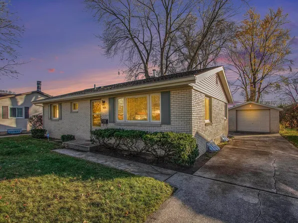 2740 Kettering Dr, South Bend, IN 46635