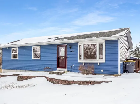 1807 Swartz DRIVE, Waukesha, WI 53188