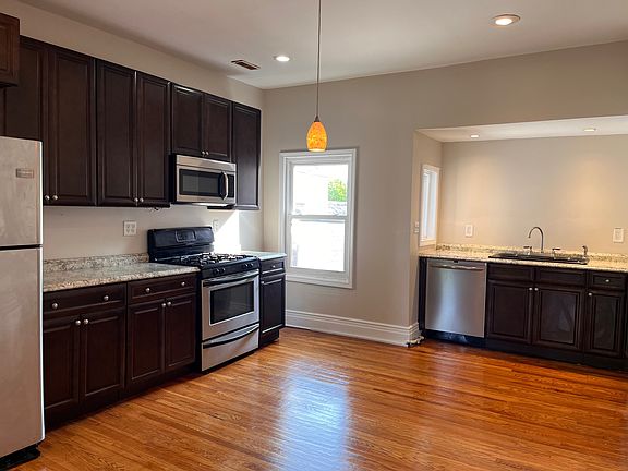 3rd image of 364 West Ave