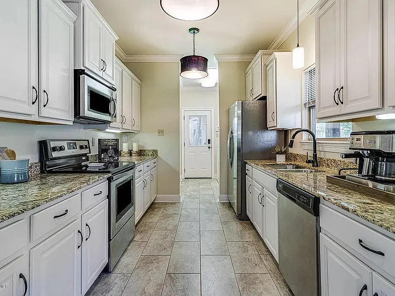 201 Churchill Dr — Photo 6