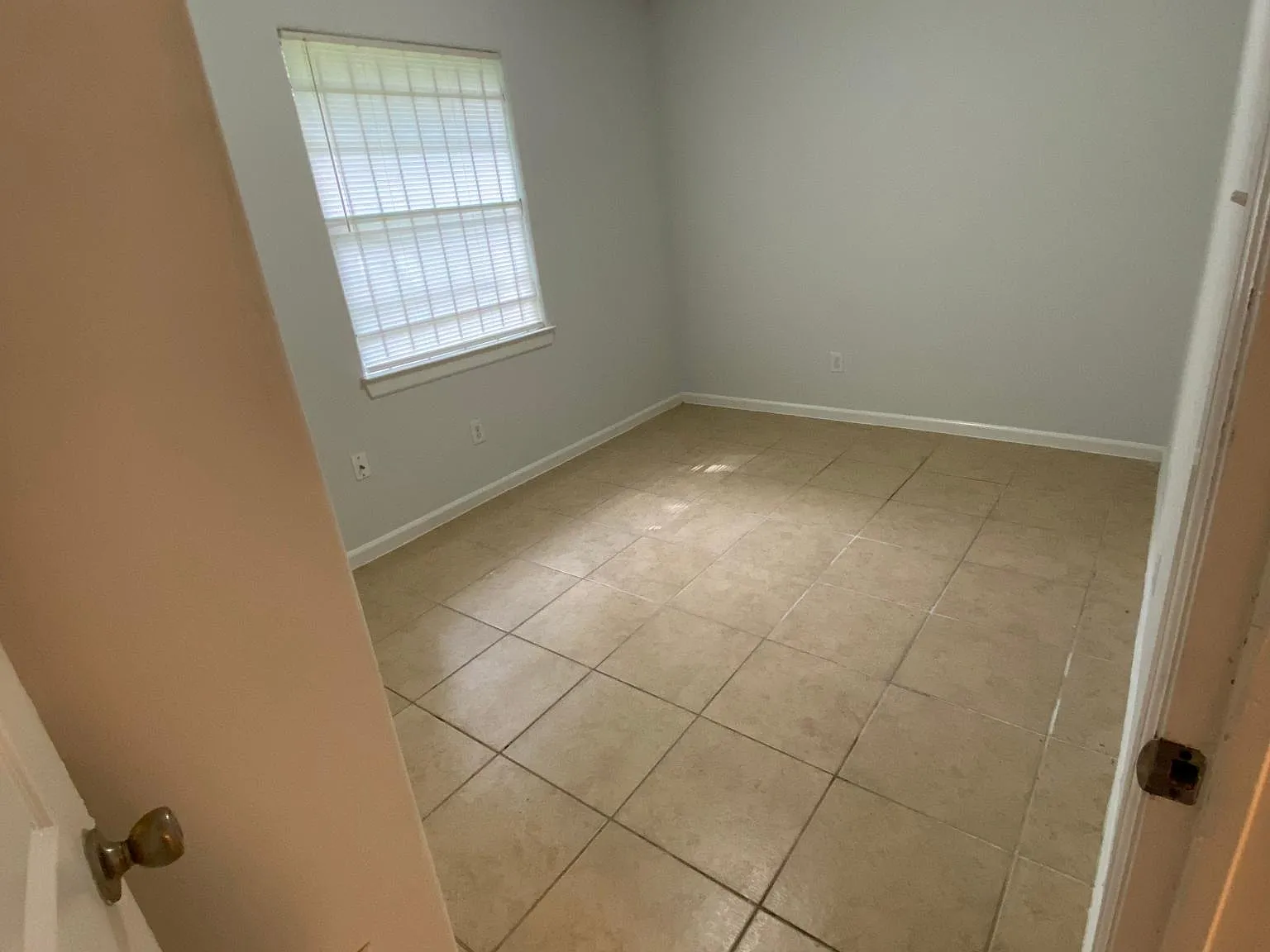 10843 Fairland Dr — Photo 2