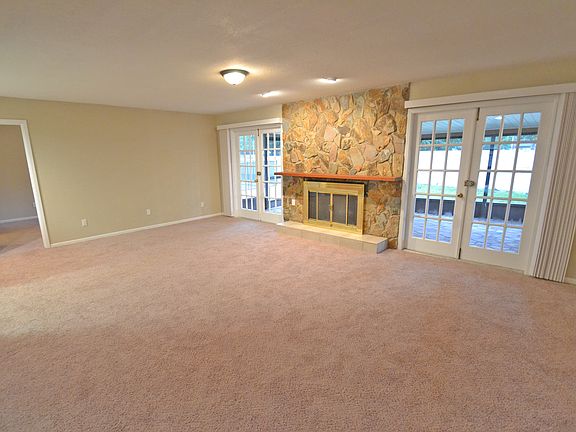 3rd image of 726 Herlong Ct
