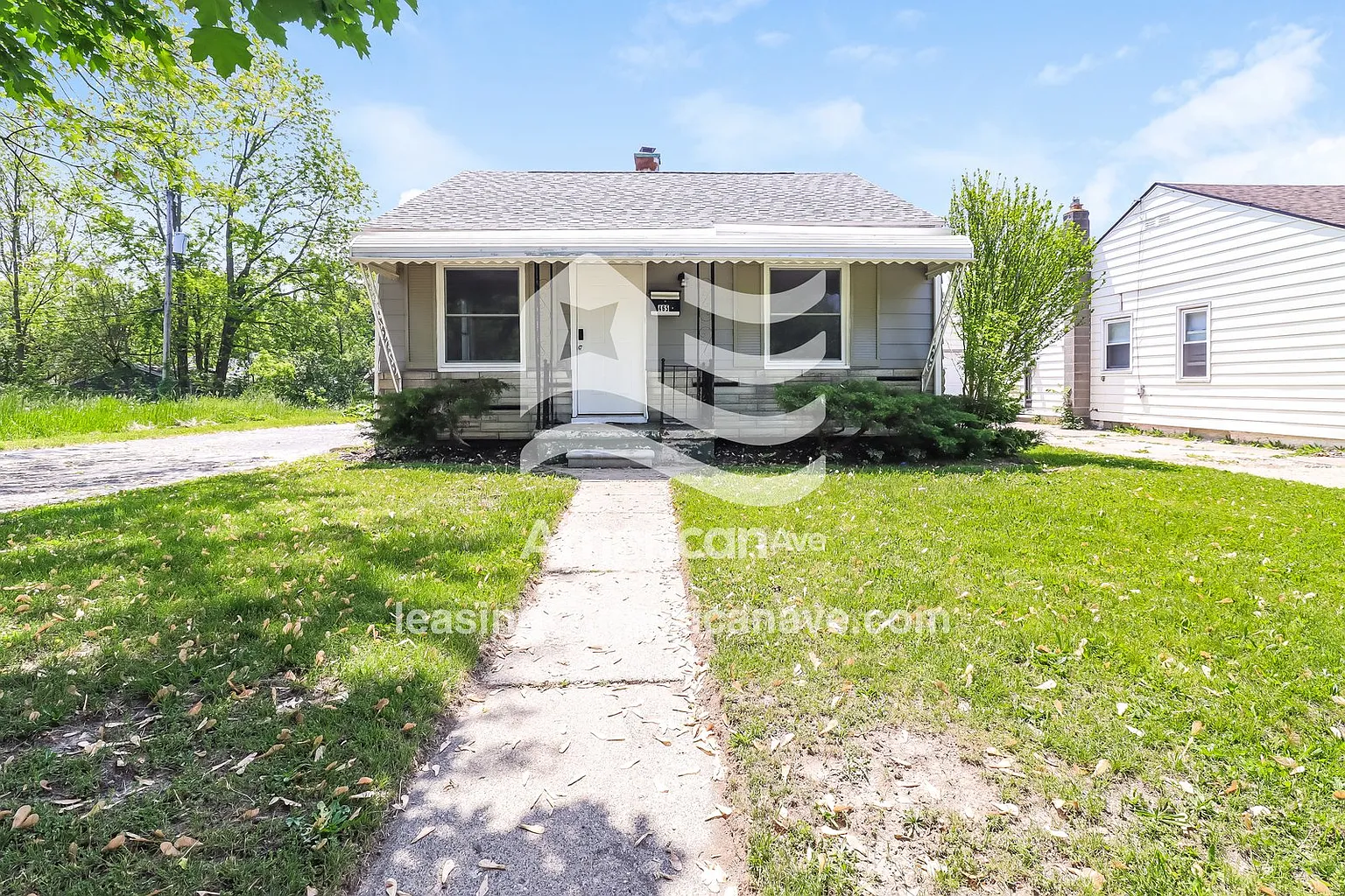 465 Montana Ave photo 1