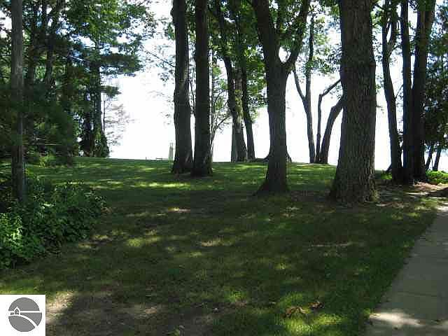 2nd image of N A Huron Rd