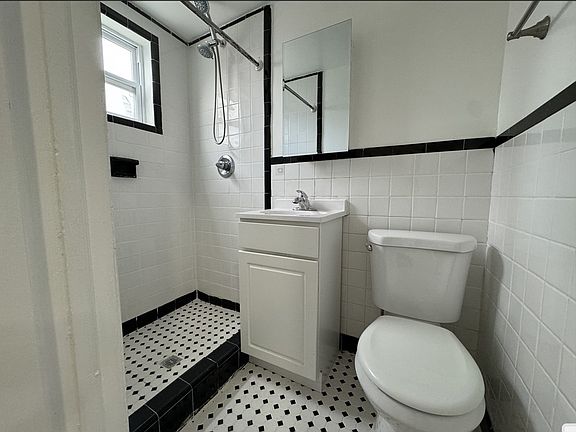 5th image of 29 Clarke Ave APT 1L