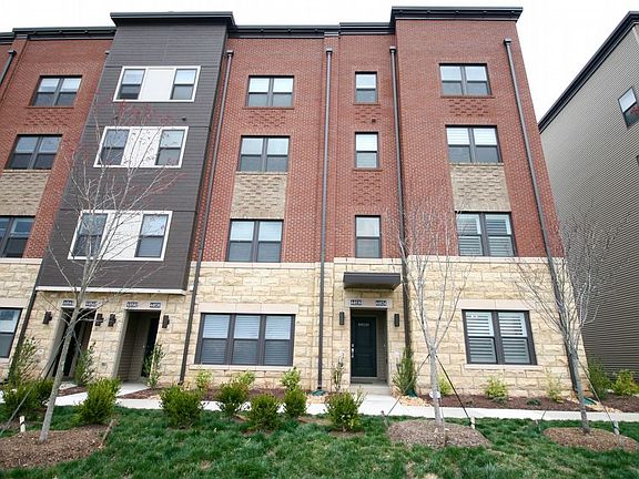 2nd image of 44834 Tiverton Sq