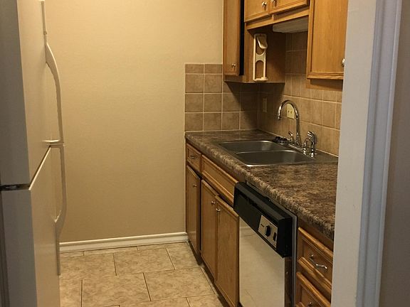 All appliances including washer/dryer in unit