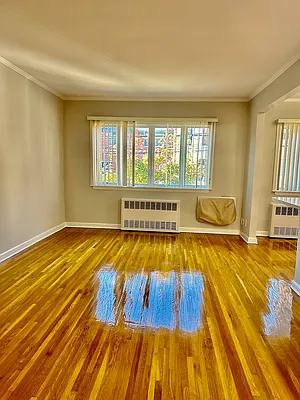 Rented by Zikos Realty Services | media 32