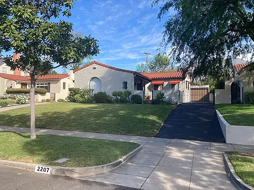 2207 E Mountain St Photo 1