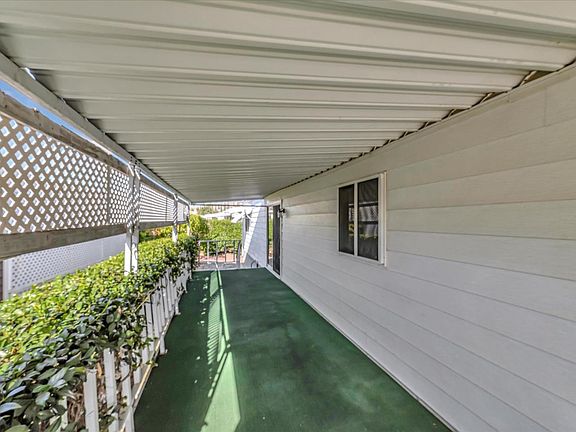 5th image of 127 Grove Dr #127