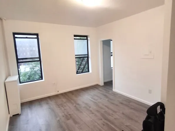 170 E 205th St APT 3, Bronx, NY 10458