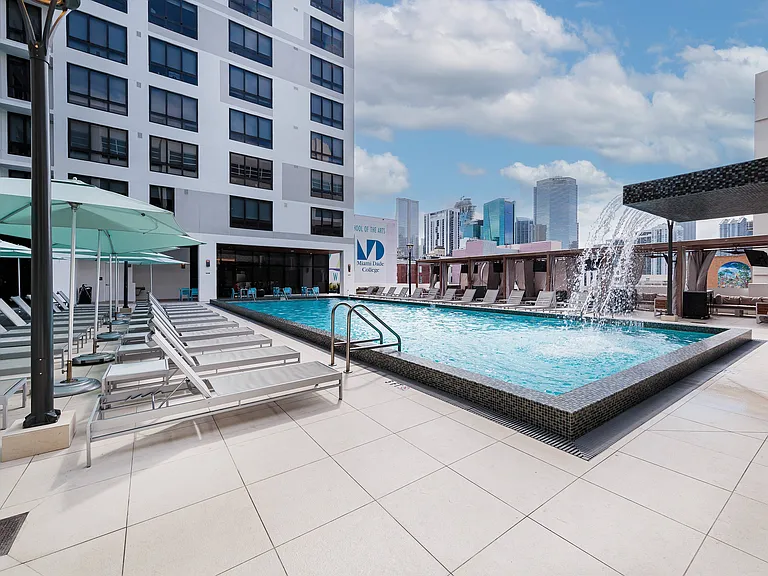 Grand Station | Miami | Pool & Skyline