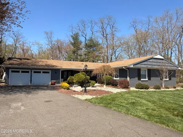 10 Wayne Court, Manalapan, NJ 07726