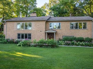 512 E Lake Shore Dr, Tower Lakes, IL 60010