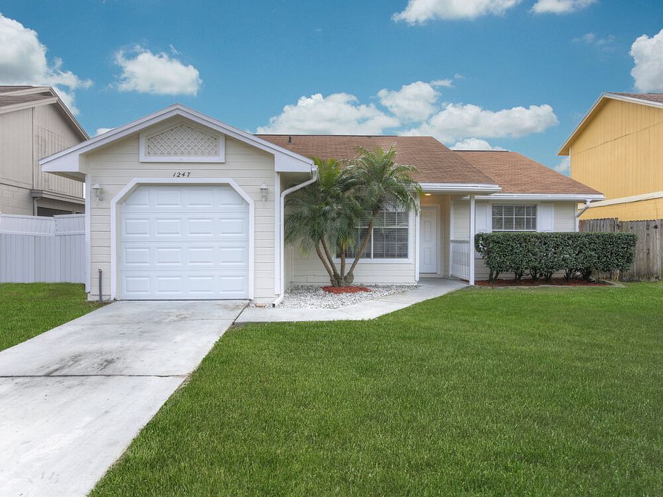 1st image of 1247 Holly Springs Cir