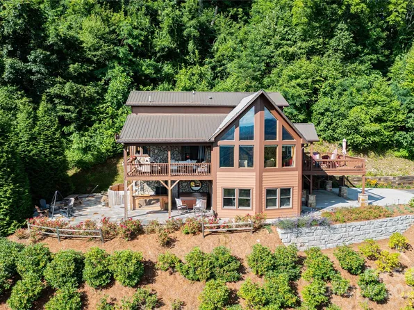 969 Cattail Ln, Waynesville, NC 28786