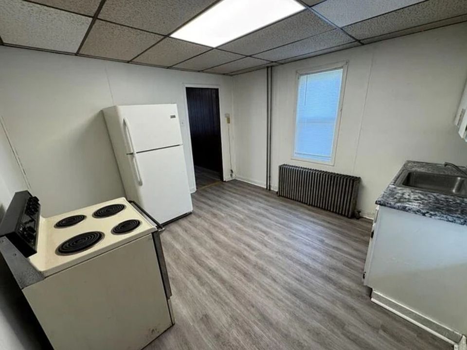 1st image of 530 Naylor Rd #B
