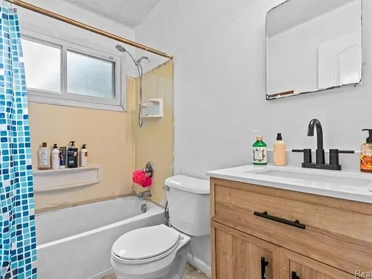 4193 Detroit St — Photo 3