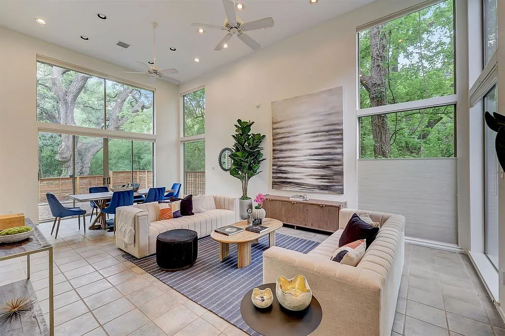 7 bed, 3.5 bath, 2975 sqft, $12,575 — Photo 1