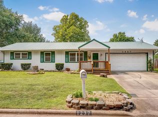 1237 N Drury Ave, Springfield, MO 65802