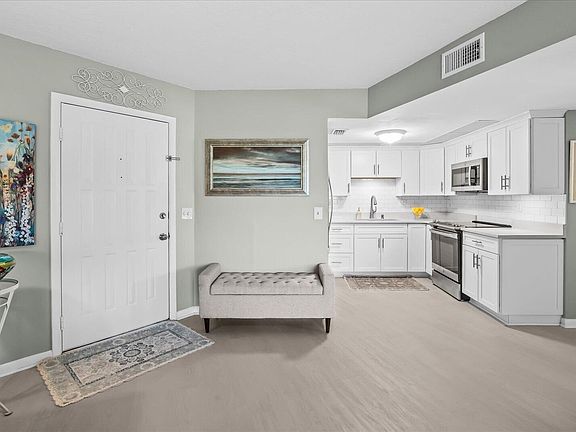 4th image of 2069 NE Collins Circle #7-50