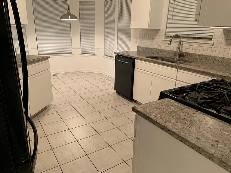 2213 Camden Ln — Photo 18