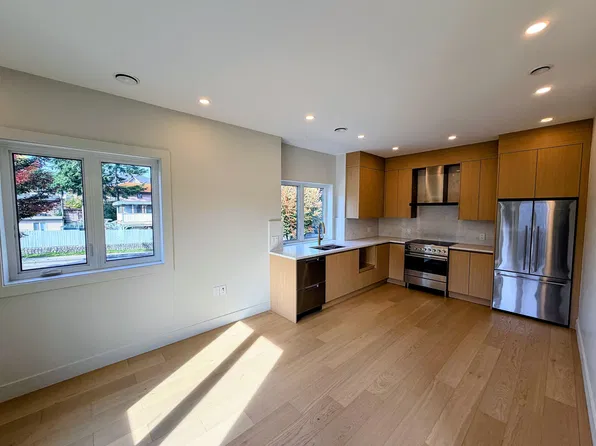 3430 Knight St, Vancouver, BC V5N 3K4