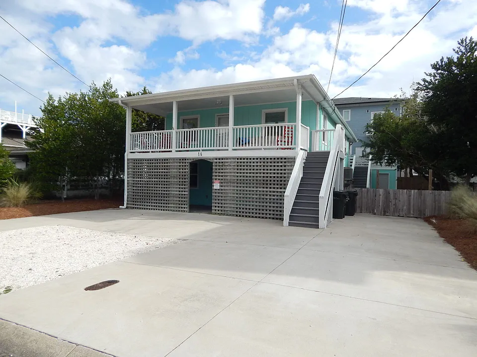 14 Lagoon Dr