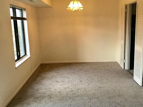 5th image of 3101 S Manchester St APT 408