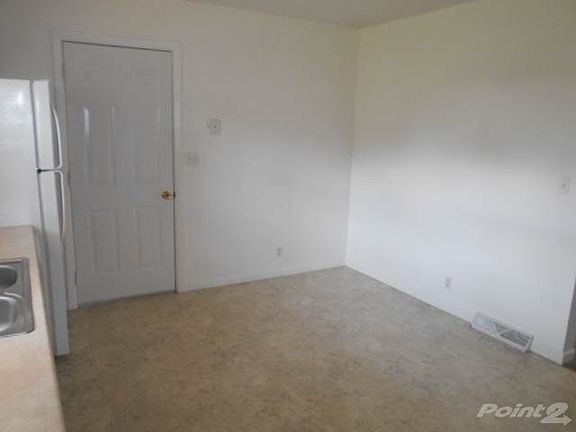 5th image of 406 Rosewood Ave
