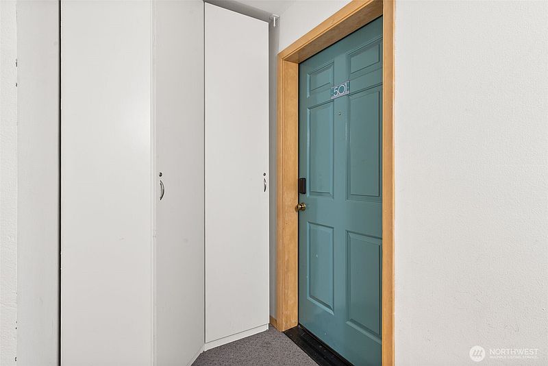 4th image of 712 E Denny Way #501