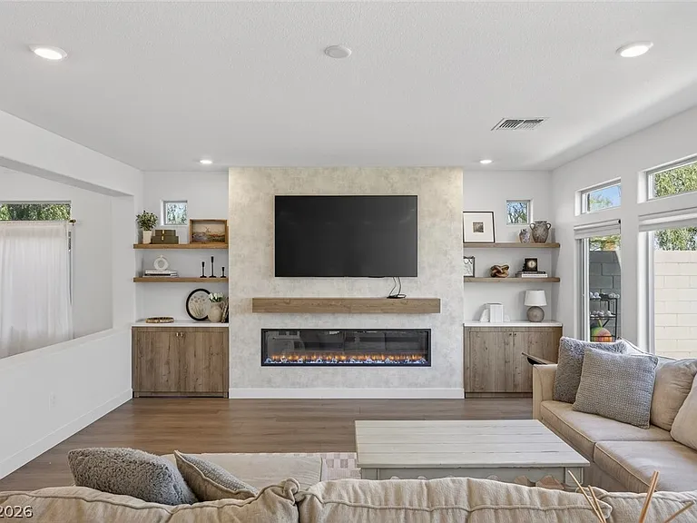 10446 Emerald Rye St — Photo 10