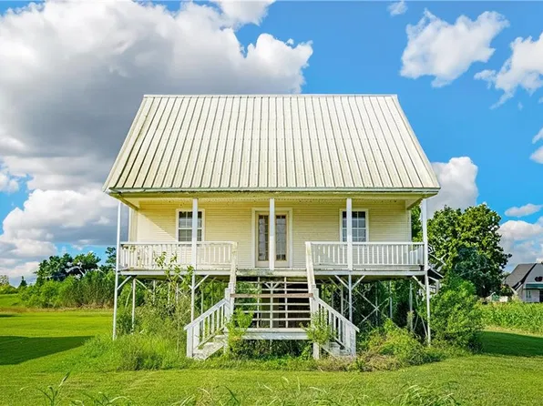 104 Garden Rd, Larose, LA 70373