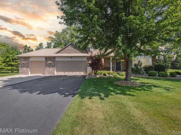 2773 Magnolia Garden Dr, Howell, MI 48843