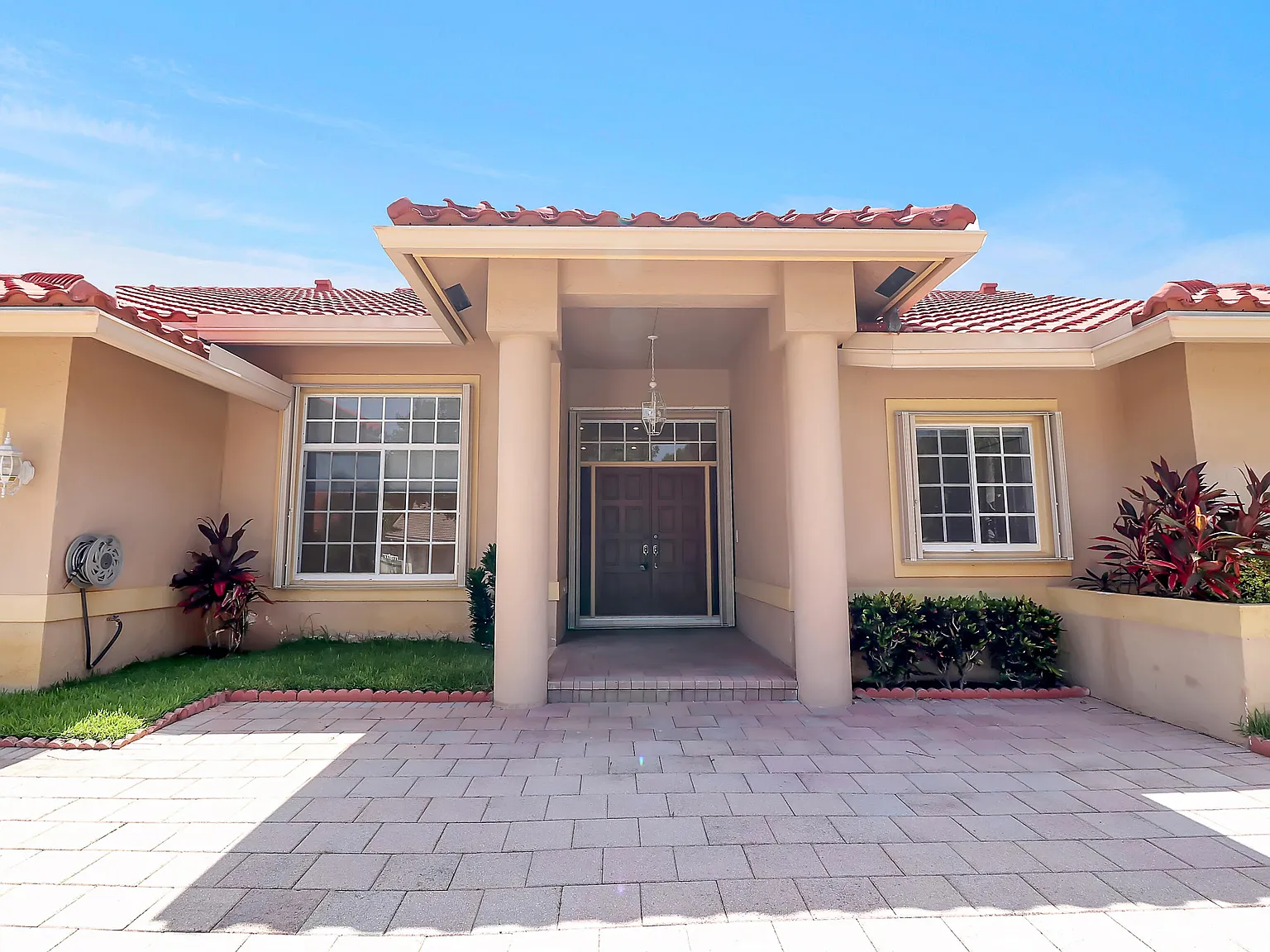 4 bed, 2.5 bath, 3461 sqft, $6,000 — Photo 3