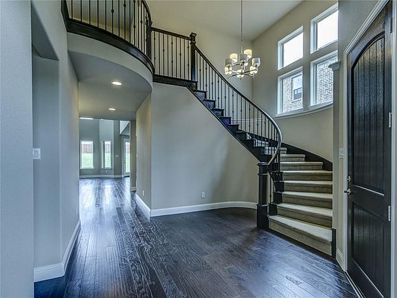5th image of 1129 Uplands Dr