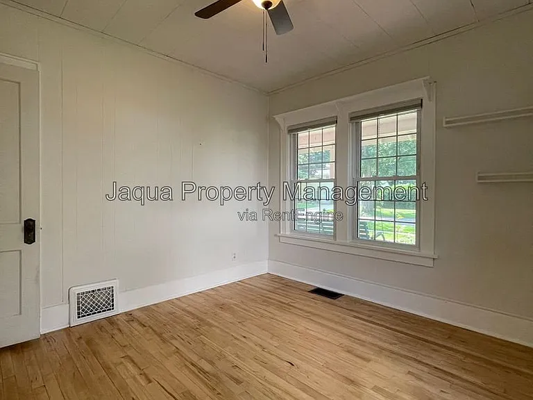 1425 Lakeway Ave — Photo 14